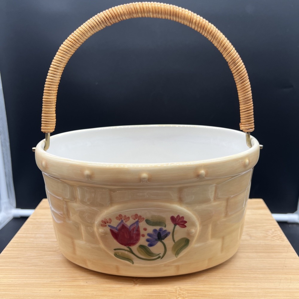 2007 Pfaltzgraff NAPOLI FLORAL 8" BASKET W/ REED HANDLE